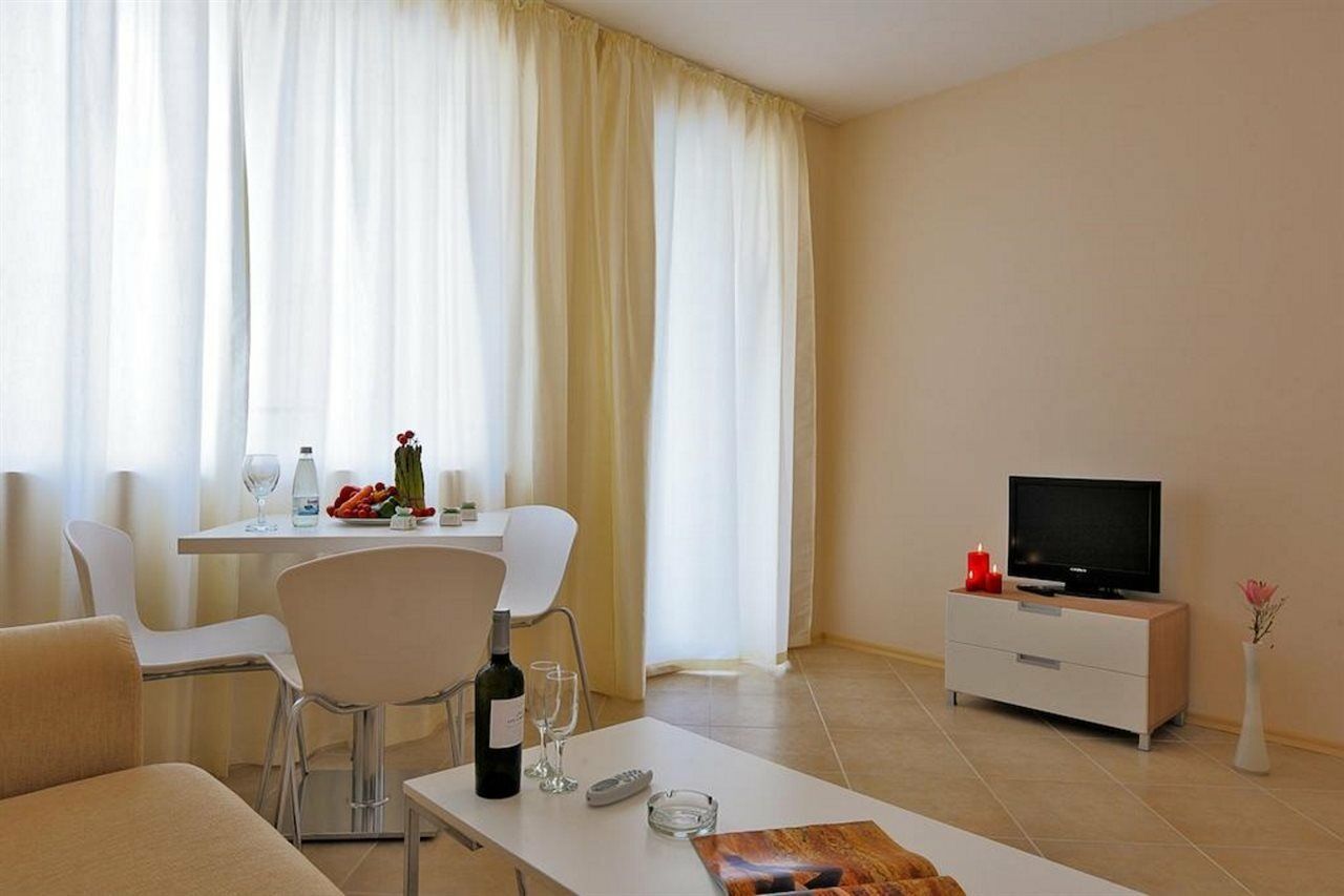 Emberli Aparthotel Лозенец Экстерьер фото